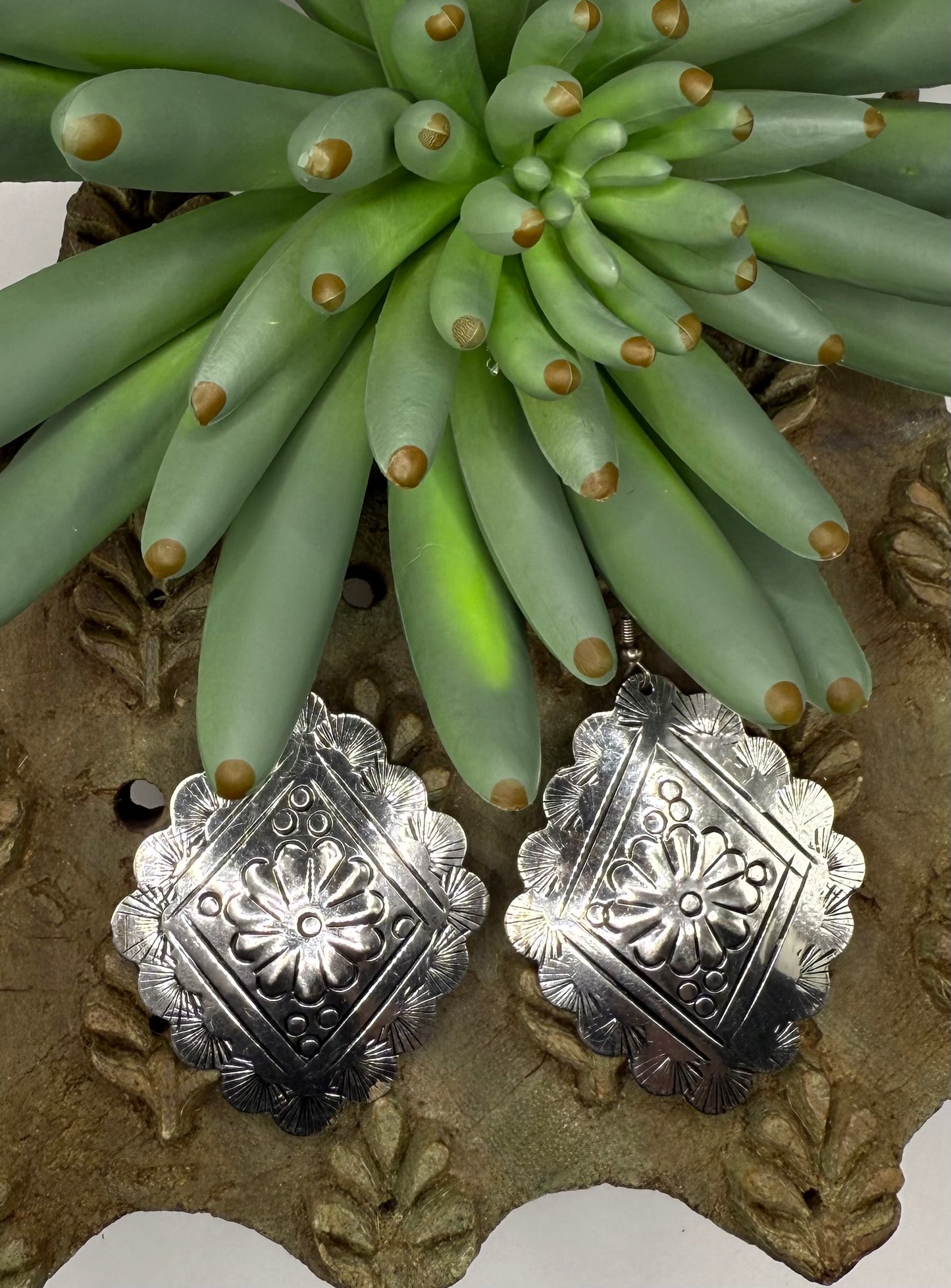 Scallop Edge Western Earrings