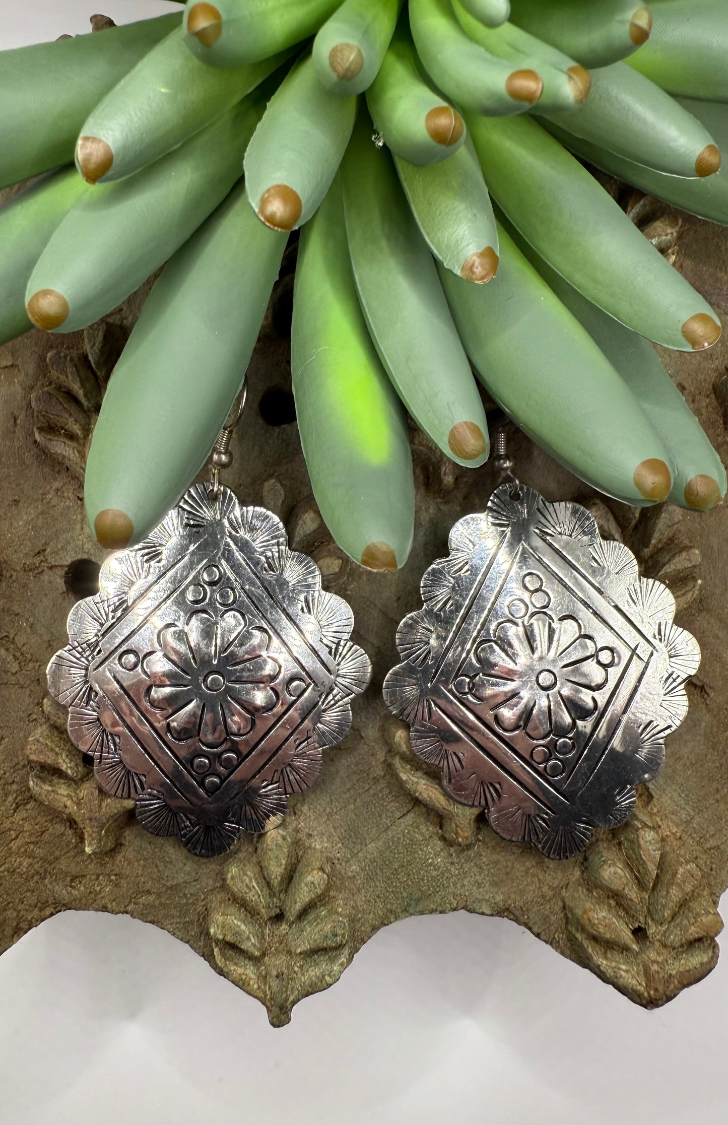Scallop Edge Western Earrings