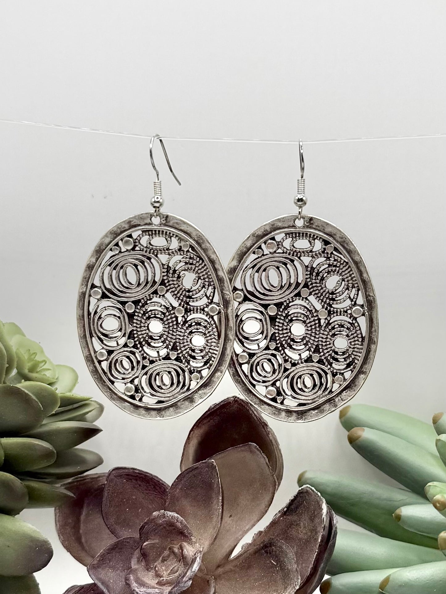 Vintage Design Oval Earrings