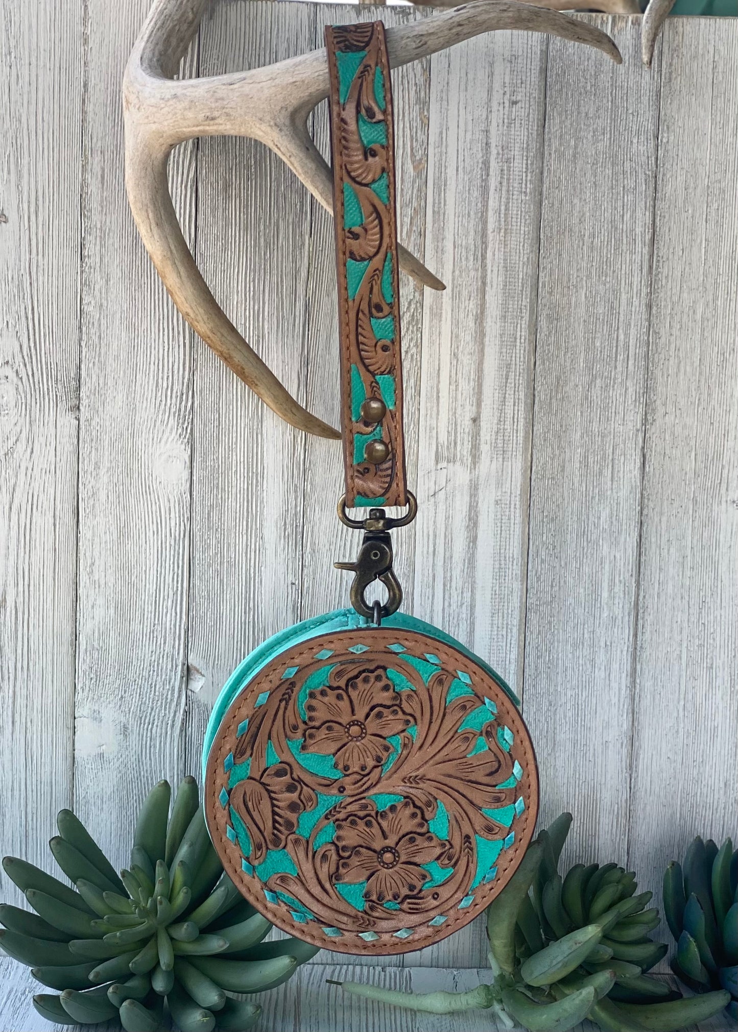 Round Western Wristlet