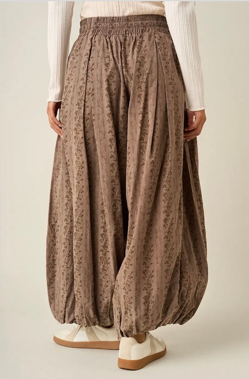 Floral Print Pleated Balloon Leg Pants