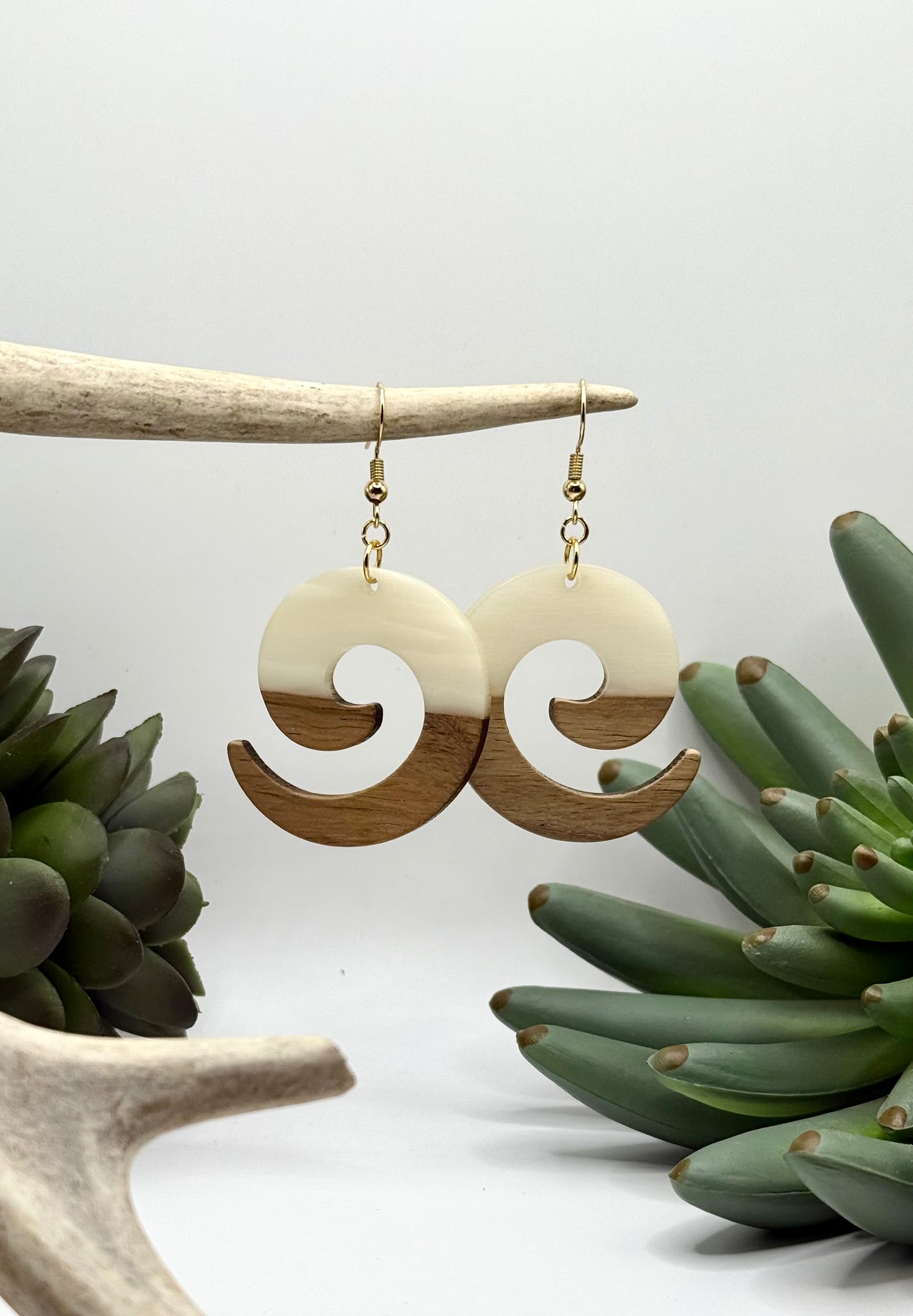 Wood & Pearl Resin Pinwheel Earrings