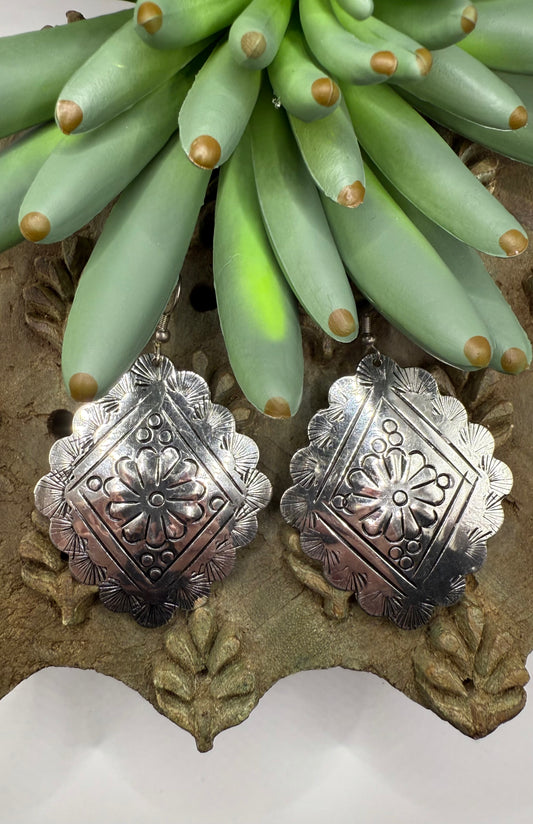 Scallop Edge Western Earrings