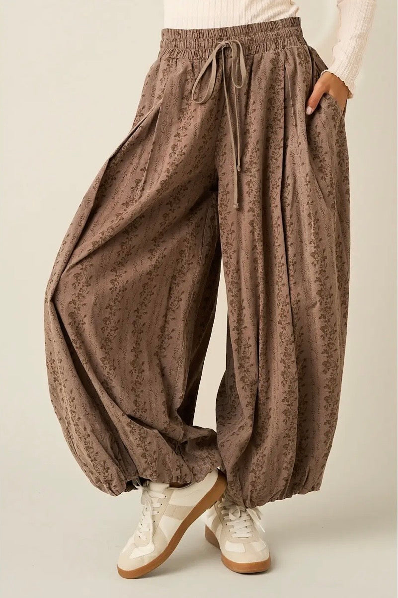 Floral Print Pleated Balloon Leg Pants