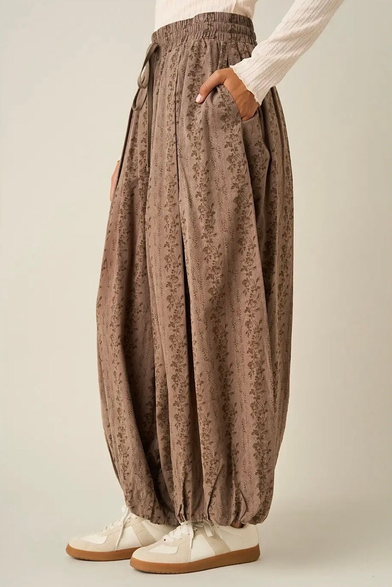 Floral Print Pleated Balloon Leg Pants
