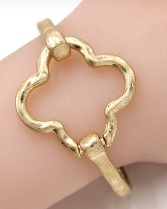 Hammered Hook Gold Clover Bracelet